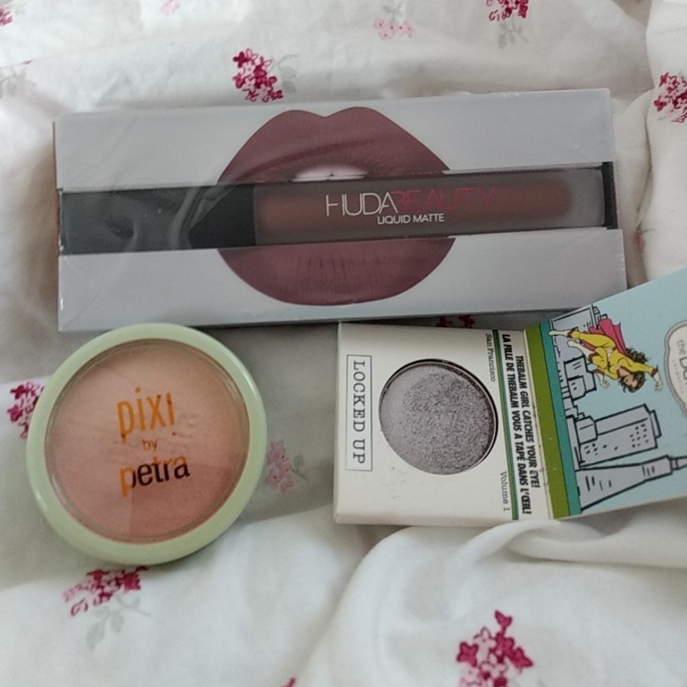 Lipstick blush eyeshadow&m.u bag
